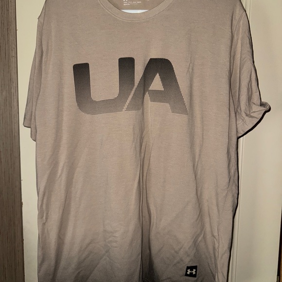 Under Armour Men's Beige UA Logo Tee - Picture 1 of 5